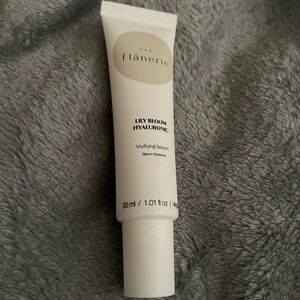Flanerie Lily bloom hyaluronic acid serum new!